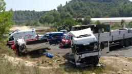 Antalya'da feci kaza: 2 kişi hayatını kaybetti
