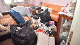 Evden 20 ton çöp çıktı; sahibi 'Yapmayın, bunlar yılların emeği' dedi