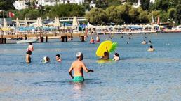 Bodrum’da yaz sezonu uzadı, vatandaşlar sahillere akın etti