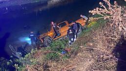 Kamyonet dereye uçtu! Ölü ve yaralılar var