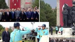 Numan Kurtulmuş Atatürk anıtına çelenk bıraktı