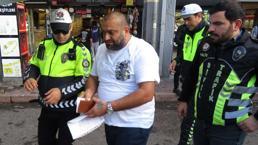 Kadıköy'de denetim sırasında ceza yazılan sürücü isyan etti
