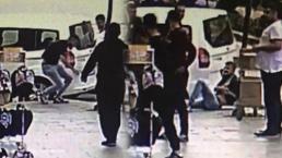 Aldatma iddiasıyla başlayan kavga kanlı bitti! Kocasını sokak ortasında bıçaklayan kadın dehşet saçtı...