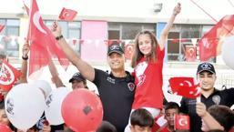 Yer gök kırmızı-beyaza boyandı! Sonsuza dek izindeyiz Atam