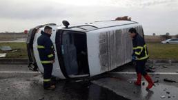 Kırklareli'de otomobil ile minibüs çarpıştı: 1 ölü, 2 yaralı