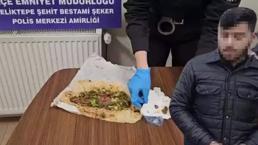 Gözaltındaki sevgilisi için bunu da yaptı! Dürümden çıkanlar polisi bile şaşırttı