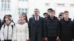 81 ilde okullarda şehitler için saygı duruşu