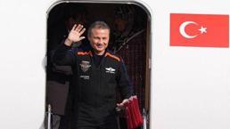 İlk Türk astronot Alper Gezeravcı Türkiye'ye döndü! 'Her türlü göreve hazırım'