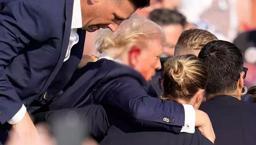 Donald Trump'a mitingde suikast girişimi: Konuşma yaptığı sırada ateş açıldı, kanlar içinde kaldı