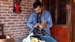 Hobi olarak başladı, gelir kapısı oldu! Evini atölyeye çevirdi