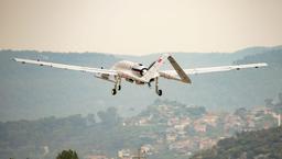 Selçuk Bayraktar duyurdu! Bayraktar TB3 yapay zeka desteğiyle kalkış ve iniş yaptı