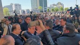 Sırrı Süreyya Önder'in anma töreninde Özgür Özel'e yumruklu saldırı!