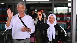 Hacılar yurda dönmeye başladı! İlk kafile Gaziantep'e geldi