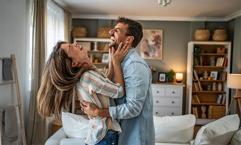 Sevgiliyi telefona kaydetme isimleri - Anlamlı erkek & kız sevgili romantik yabancı İngilizce Türkçe rehbere kaydetme önerileri