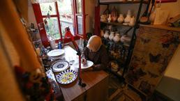 Vakit geçirmek için gittiği atölye hayatını değiştirdi: İznik'in Kadim Sanatı, onun elinde yeniden canlandı