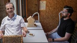 Rusya'da gördüğü tedavi yöntemini Bursa'da uyguladı! Şifa arayanlar doktorun bahçesine akın ediyor!