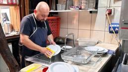 Bulaşıkçıydı şimdi patron oldu! Bursa'da 24 yıl çalıştığı yeri satın aldı