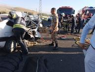 Erzurum’da şerit ihlali faciası! İki otomobil kafa kafaya çarpıştı, 4 kişi öldü 4 kişi yaralandı