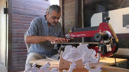 Açmayı planladığı atölyesi yıkıldı, pes etmedi! Hatayı usta, çocukları mutlu eden ahşap yapbozları yeniden üretmeye başladı