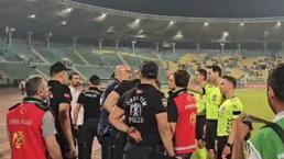 Şanlıurfaspor-Elazığspor maçında kriz çıktı! Yöneticiler sahaya girdi, polisler müdahale etti