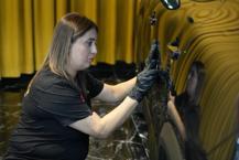 Eşinin yanında çırak olarak başladı! Şimdi herkes aracını ona emanet ediyor