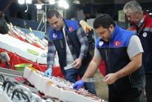 Balık tezgahlarına yakın markaj! 109 kişi ve işletmeye 2,5 milyon TL ceza