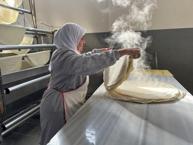 Küçük bir dükkanla başladılar! Şimdi tonlarca üretiyor, çevre illere gönderiyorlar