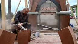 Emekli olduktan sonra sadece yardım etmek için başladı, usta oldu! Yapımı 3 gün sürüyor, 12 yılda onlarcasını üretti