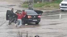 Kozan’da trafik kavgası: Kadın sopayla ortaya çıktı