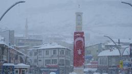 Lapa lapa kar geliyor! Yağış başladı, belediye uyardı: Zorunlu olmadıkça dışarı çıkmayın