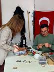 Elinde gümüş dantel gibi işleniyor! Bu sanat gelecek nesillere miras kalacak! 40 yıllık Telkari Ustası Muharrem Güneş ateşe şekil veriyor