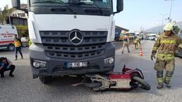 Hatay’da kamyonun altında kalarak ezilen motosikletin sürücüsü hayatını kaybetti