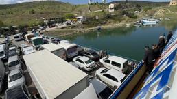 İki il arasında ulaşım çilesi: Kilit noktada metrelerce kuyruk oluştu! Kronik sorun bu yıl bitecek mi?