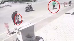 Adana'da 2 yaşındaki erkek çocuğunu sokak ortasında tekmeledi