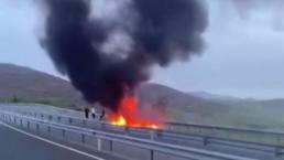 Seyir halindeki otomobilde yangın çıktı