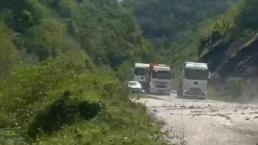 Bayburt-Trabzon karayolunda ulaşıma sel engel oldu