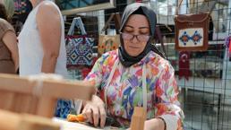 Hobi olarak başladı, sanat eserine dönüştü! Ev ekonomisine büyük katkı...