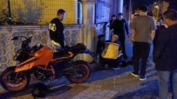 Kaldırıma ve site duvarına çarpan motosikletin sürücüsü yaralandı
