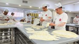 Gaziantep'te bayram öncesi baklava seferberliği başladı: Günlük 120 ton baklava üretimi için 24 saatlik vardiyaya geçildi