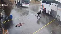 Ordu'da otobüs perondan çıktı, saniyeler sonra toprak kayması oldu, görevli ise son anda kaçtı