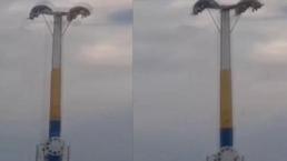 Lunaparkta dehşet anları! Arızalanan oyuncakta baş aşağı mahsur kaldılar