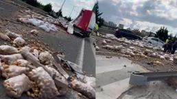 Ankara'da 5 aracın karıştığı zincirleme kazada TIR'lardaki patatesler yola saçıldı