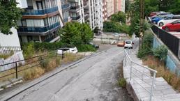 Yağışlı havalarda neredeyse hiçbir aracın çıkamadığı yokuş Türkiye'de gündem oldu