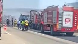 Tarsus-Adana-Gaziantep otoyolunda tır alev alev yandı