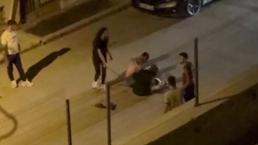 İki kadın ile bir şahsın sokak ortasındaki kavgası kamerada