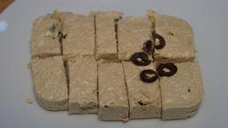 Zeytinli Türk kahvesinin ardından zeytin helvası