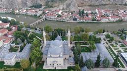 Şehzade özellikle yaptırmış! Dikkatli bakınca görülüyor, işte 540 yıllık caminin kapısındaki gizemli işaretin sırrı....