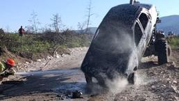 Park halindeki otomobilde çıkan yangın ormana sıçradı