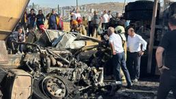Yol çalışmasında iki hafriyat kamyonu çarpıştı 2 kişi hayatını kaybetti