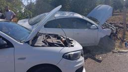Besni'de otomobiller çarpıştı 3 kişi yaralandı